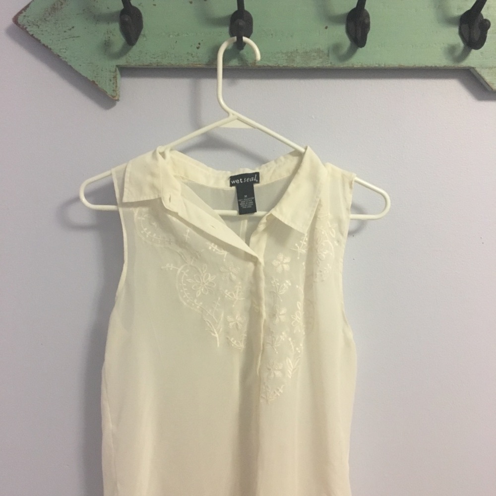 White button up shirt with Peter Pan collar